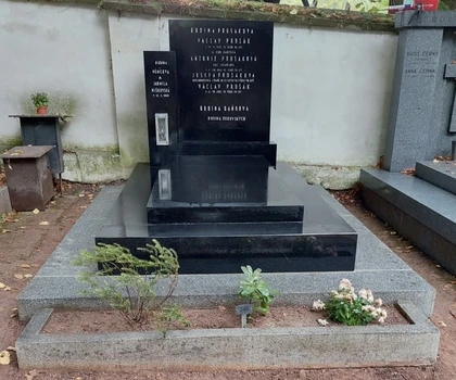 Indian Black spasování a oprava  hrobky