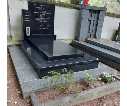 Indian Black spasovaní hrobky