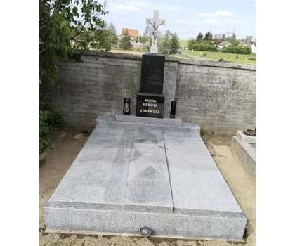 Strzelin_Indian Black s křížem